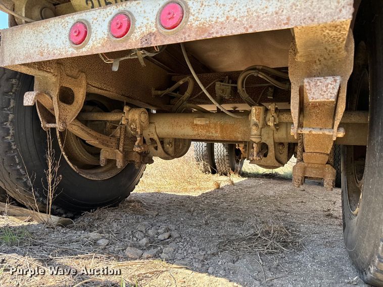 image for item NH9039 1999 Cornhusker  800R-93098-469 end dump pup trailer