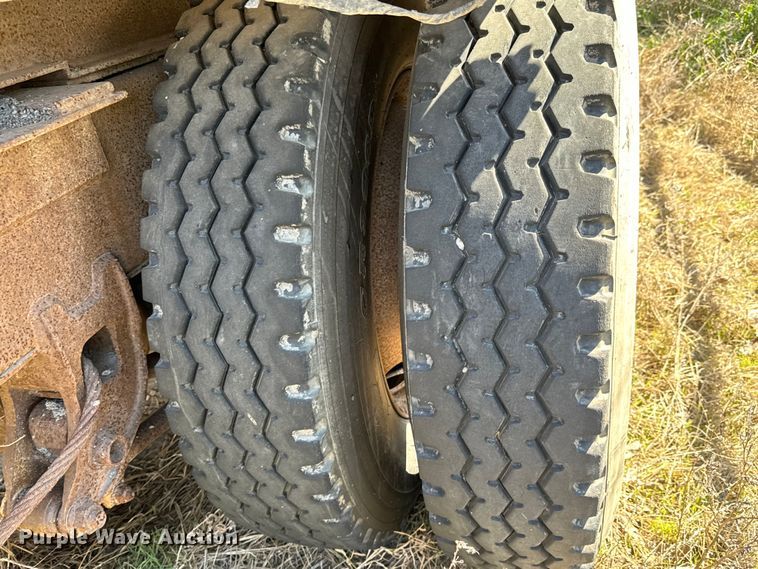 image for item NH9039 1999 Cornhusker  800R-93098-469 end dump pup trailer