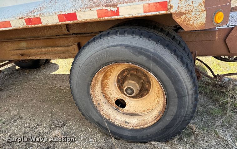 image for item NH9039 1999 Cornhusker  800R-93098-469 end dump pup trailer