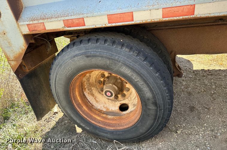 image for item NH9039 1999 Cornhusker  800R-93098-469 end dump pup trailer