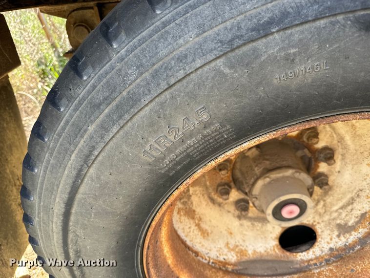 image for item NH9039 1999 Cornhusker  800R-93098-469 end dump pup trailer