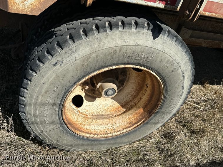 image for item NH9039 1999 Cornhusker  800R-93098-469 end dump pup trailer