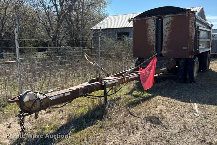 image for item NH9040 2002 Cornhusker  800R-32102-584 end dump pup trailer