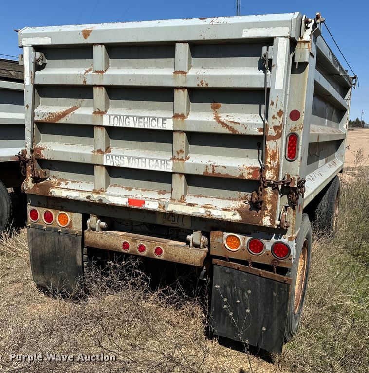 image for item NH9040 2002 Cornhusker  800R-32102-584 end dump pup trailer
