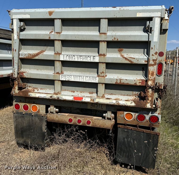 image for item NH9040 2002 Cornhusker  800R-32102-584 end dump pup trailer