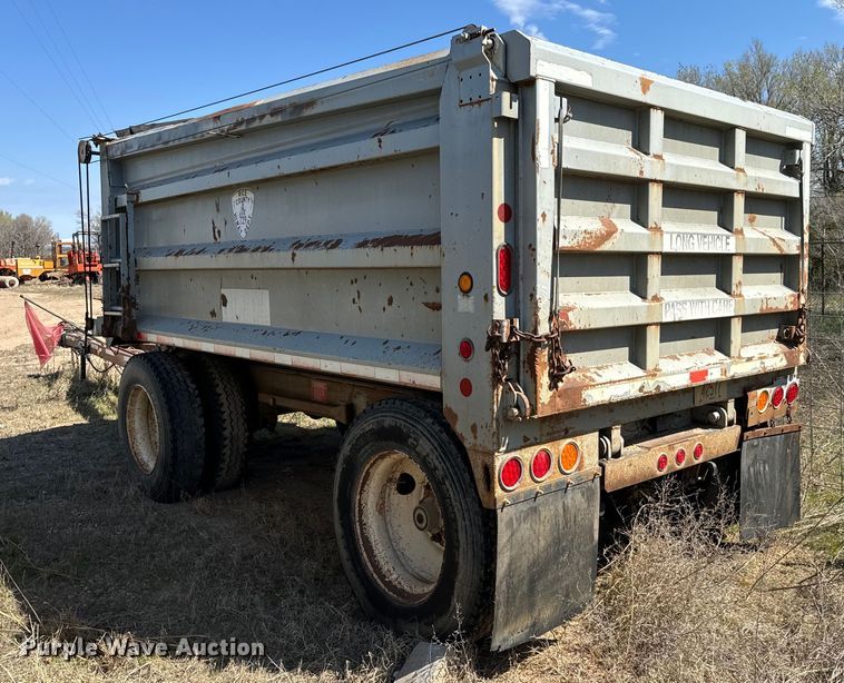 image for item NH9040 2002 Cornhusker  800R-32102-584 end dump pup trailer