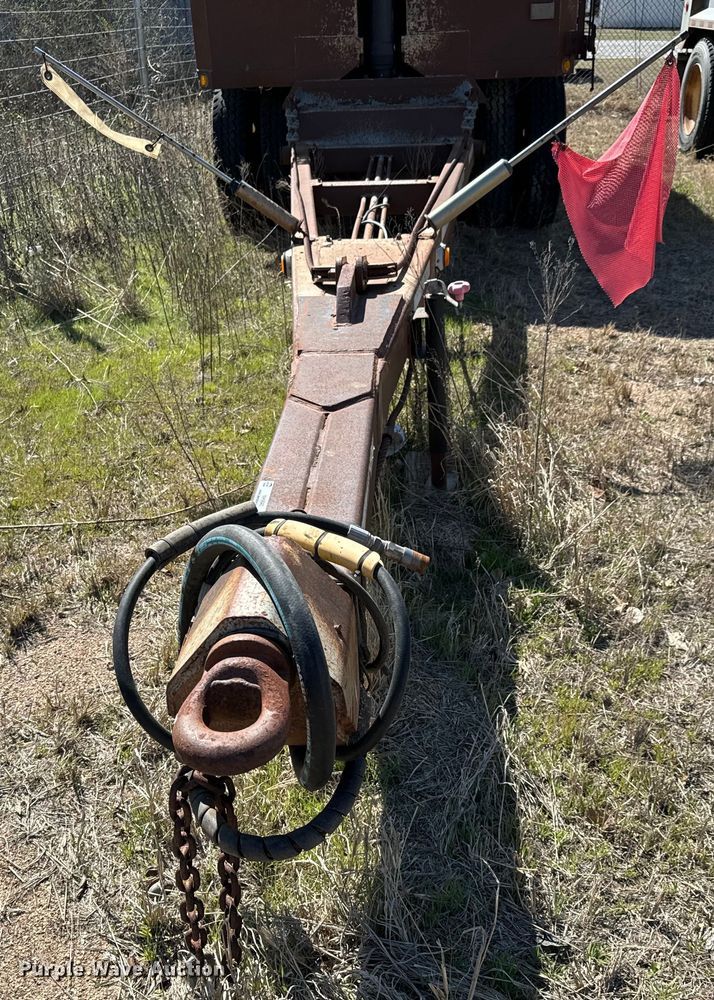 image for item NH9040 2002 Cornhusker  800R-32102-584 end dump pup trailer