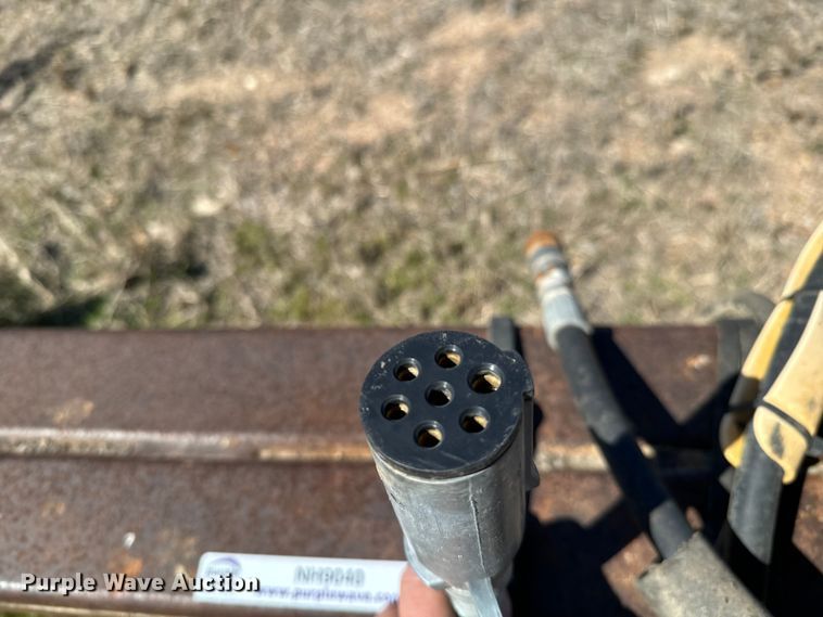 image for item NH9040 2002 Cornhusker  800R-32102-584 end dump pup trailer