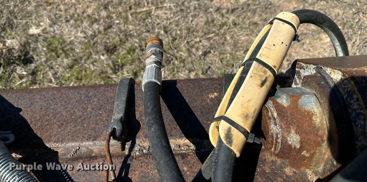 image for item NH9040 2002 Cornhusker  800R-32102-584 end dump pup trailer