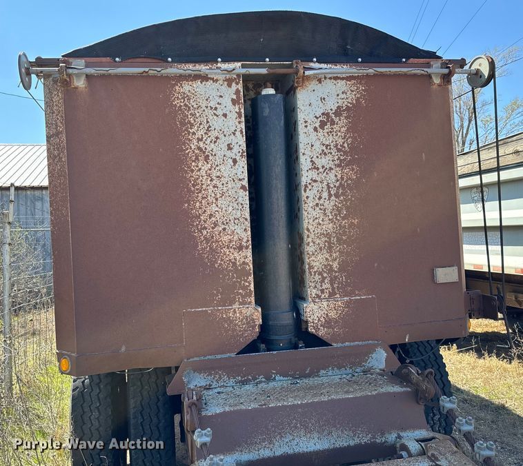 image for item NH9040 2002 Cornhusker  800R-32102-584 end dump pup trailer