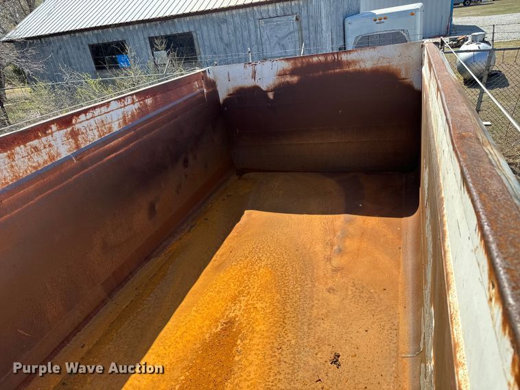 image for item NH9040 2002 Cornhusker  800R-32102-584 end dump pup trailer