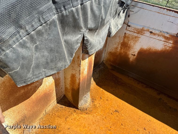 image for item NH9040 2002 Cornhusker  800R-32102-584 end dump pup trailer