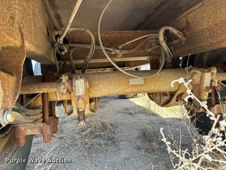 image for item NH9040 2002 Cornhusker  800R-32102-584 end dump pup trailer