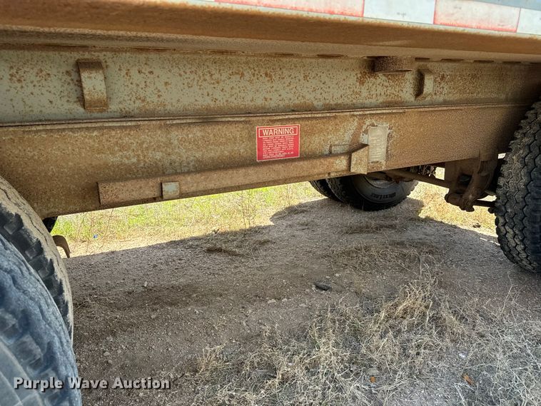 image for item NH9040 2002 Cornhusker  800R-32102-584 end dump pup trailer