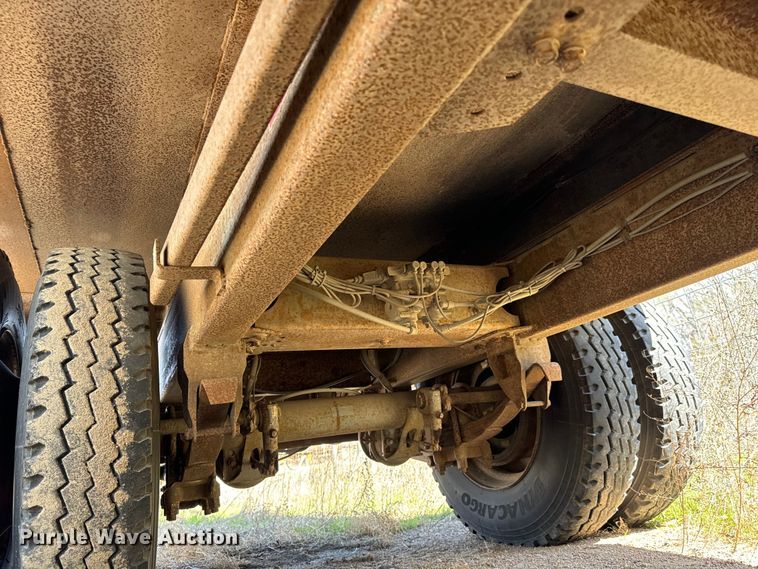 image for item NH9040 2002 Cornhusker  800R-32102-584 end dump pup trailer