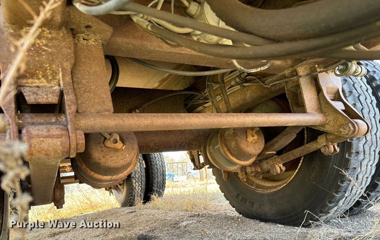 image for item NH9040 2002 Cornhusker  800R-32102-584 end dump pup trailer