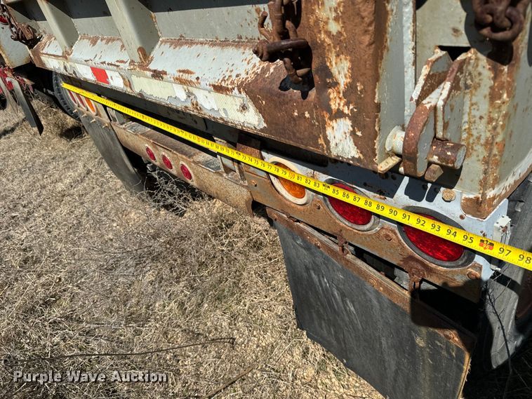 image for item NH9040 2002 Cornhusker  800R-32102-584 end dump pup trailer