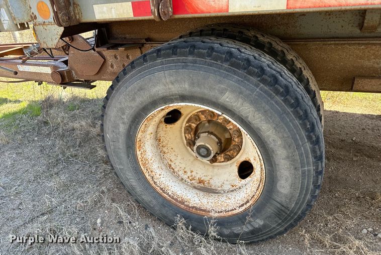 image for item NH9040 2002 Cornhusker  800R-32102-584 end dump pup trailer