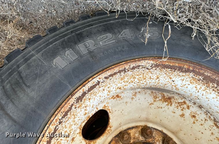 image for item NH9040 2002 Cornhusker  800R-32102-584 end dump pup trailer