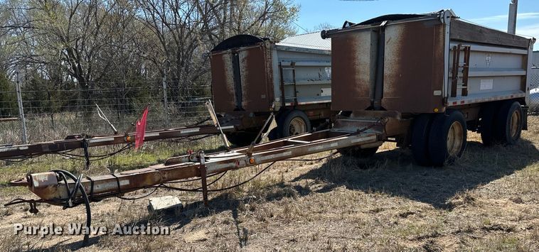 image for item NH9041 1996 Cornhusker  800R-11996-363 end dump pup trailer