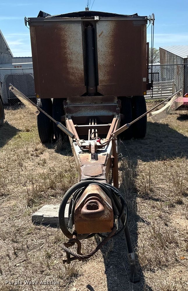 image for item NH9041 1996 Cornhusker  800R-11996-363 end dump pup trailer