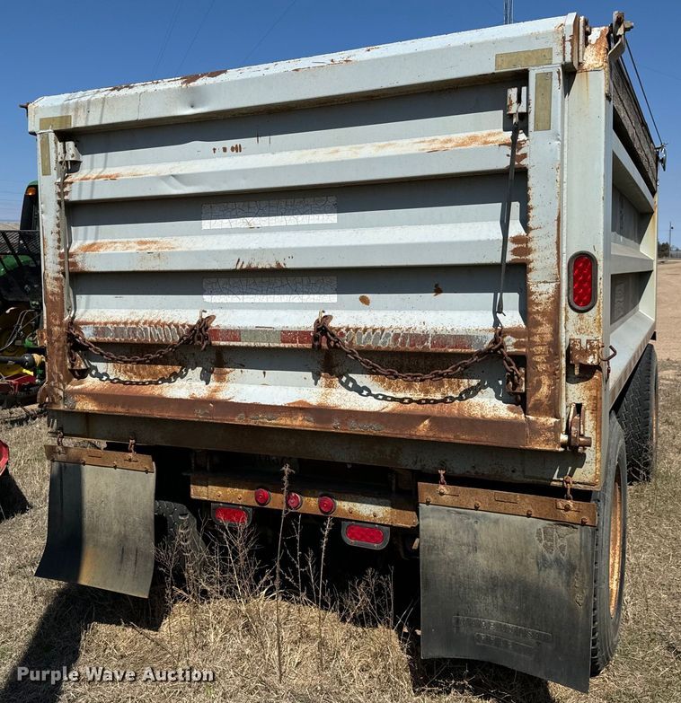 image for item NH9041 1996 Cornhusker  800R-11996-363 end dump pup trailer