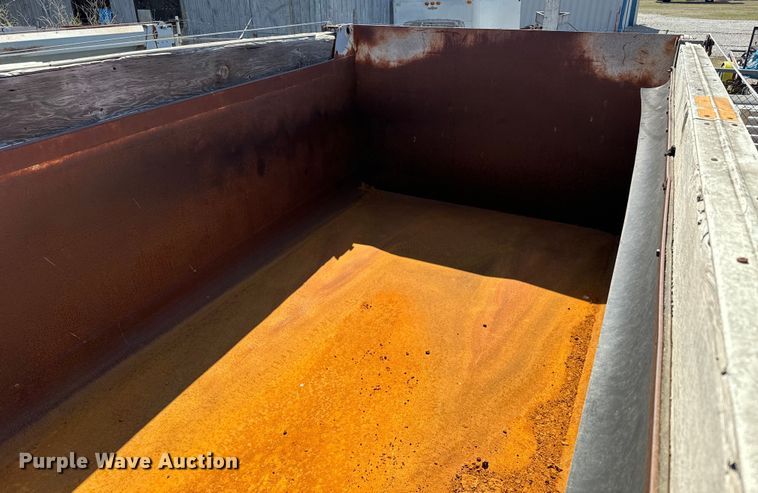 image for item NH9041 1996 Cornhusker  800R-11996-363 end dump pup trailer