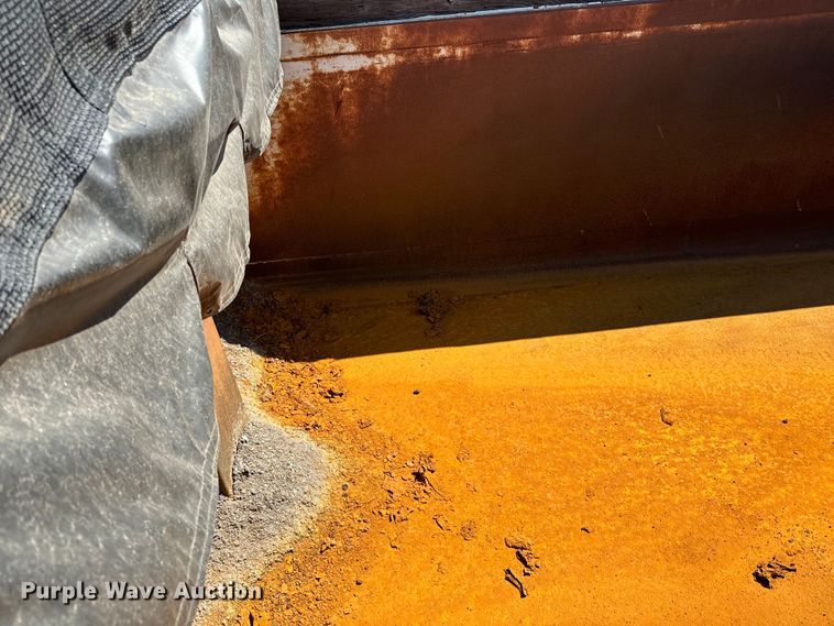 image for item NH9041 1996 Cornhusker  800R-11996-363 end dump pup trailer