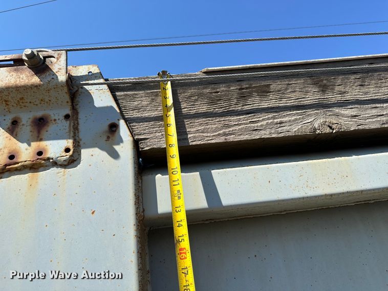 image for item NH9041 1996 Cornhusker  800R-11996-363 end dump pup trailer