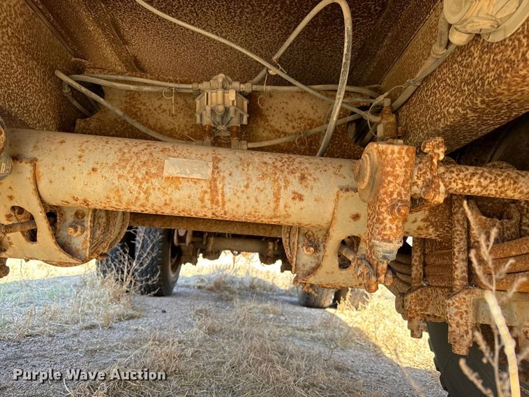 image for item NH9041 1996 Cornhusker  800R-11996-363 end dump pup trailer