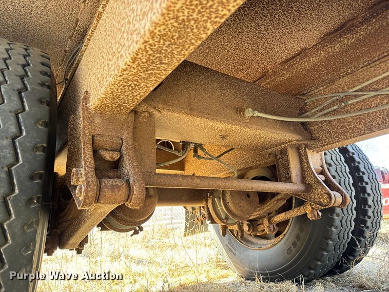 image for item NH9041 1996 Cornhusker  800R-11996-363 end dump pup trailer