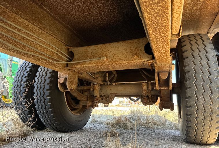 image for item NH9041 1996 Cornhusker  800R-11996-363 end dump pup trailer