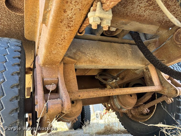 image for item NH9041 1996 Cornhusker  800R-11996-363 end dump pup trailer