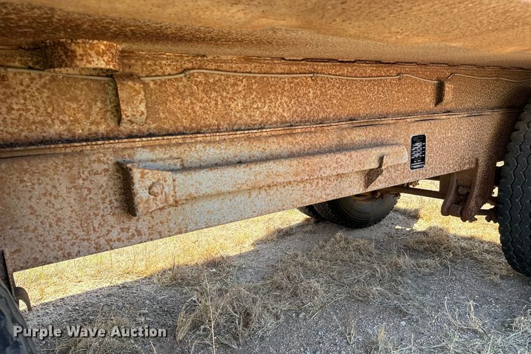 image for item NH9041 1996 Cornhusker  800R-11996-363 end dump pup trailer