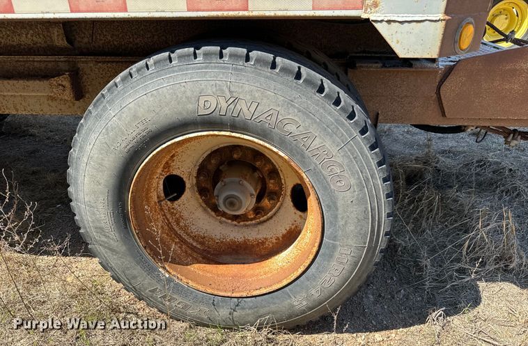 image for item NH9041 1996 Cornhusker  800R-11996-363 end dump pup trailer