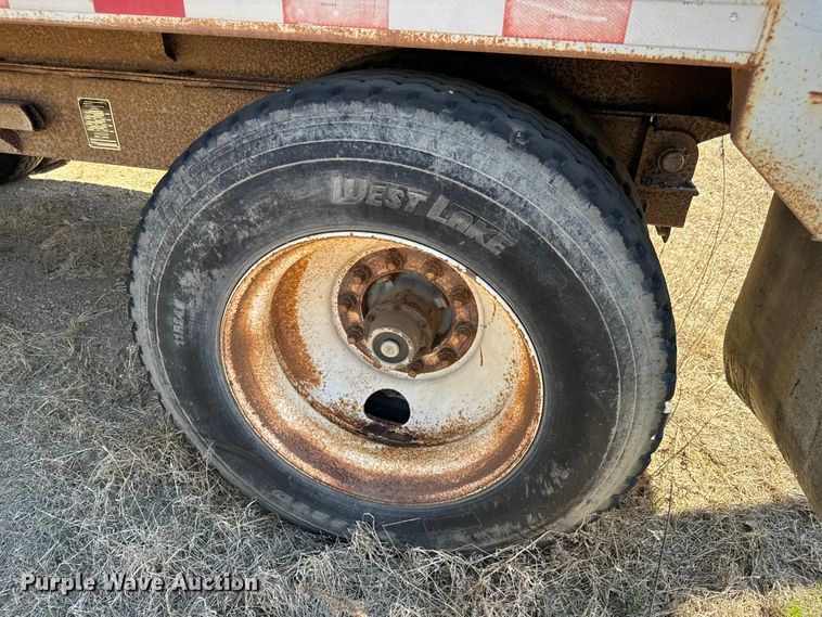 image for item NH9041 1996 Cornhusker  800R-11996-363 end dump pup trailer