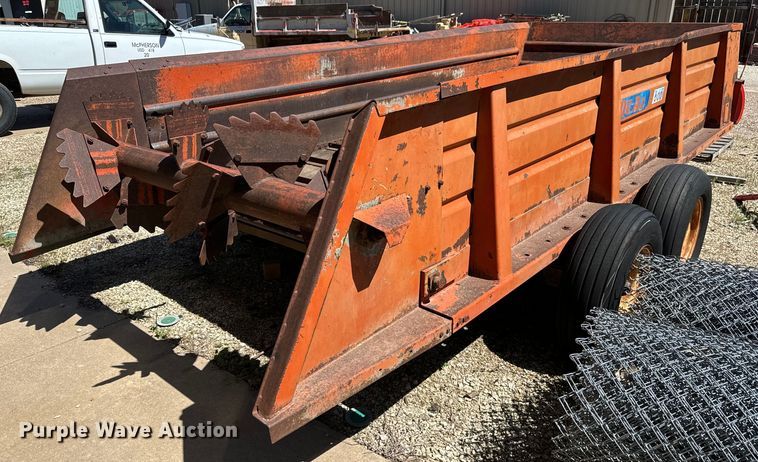 image for item NH9078 Du-Al 600 manure spreader