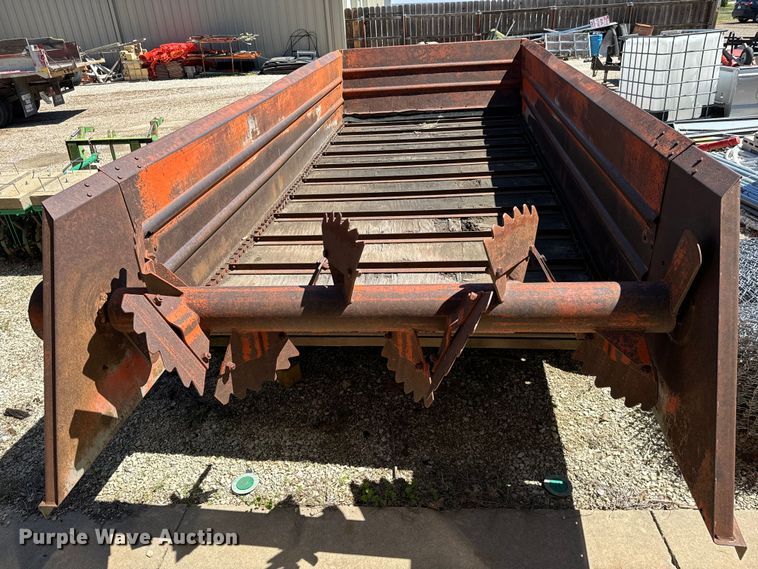 image for item NH9078 Du-Al 600 manure spreader