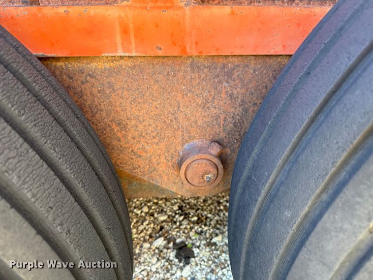 image for item NH9078 Du-Al 600 manure spreader