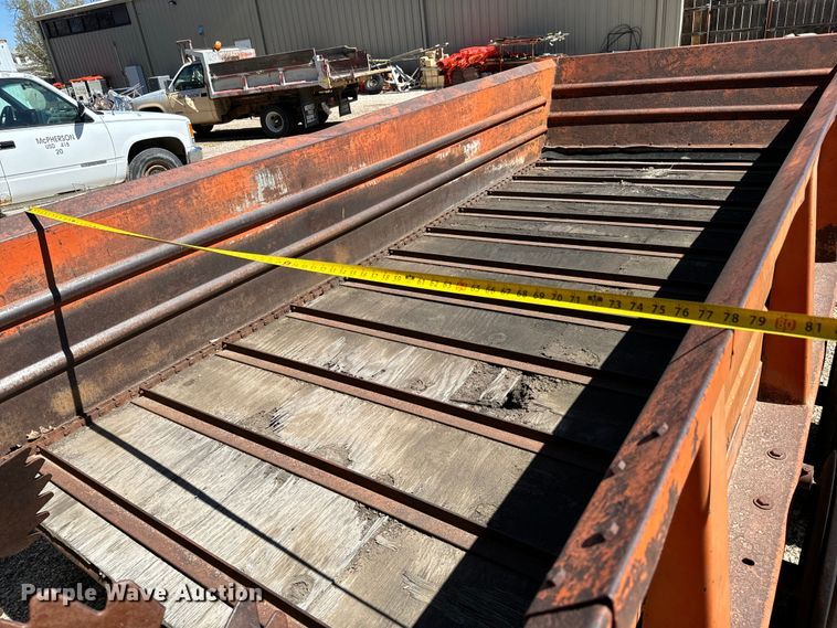 image for item NH9078 Du-Al 600 manure spreader