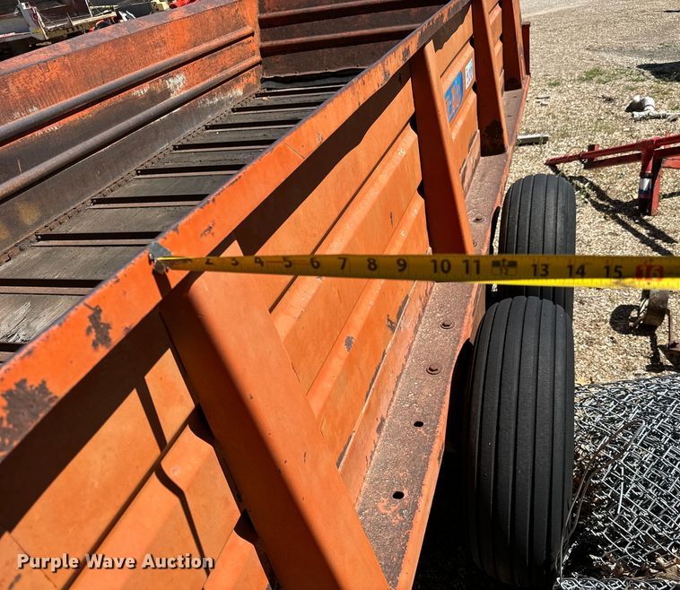 image for item NH9078 Du-Al 600 manure spreader