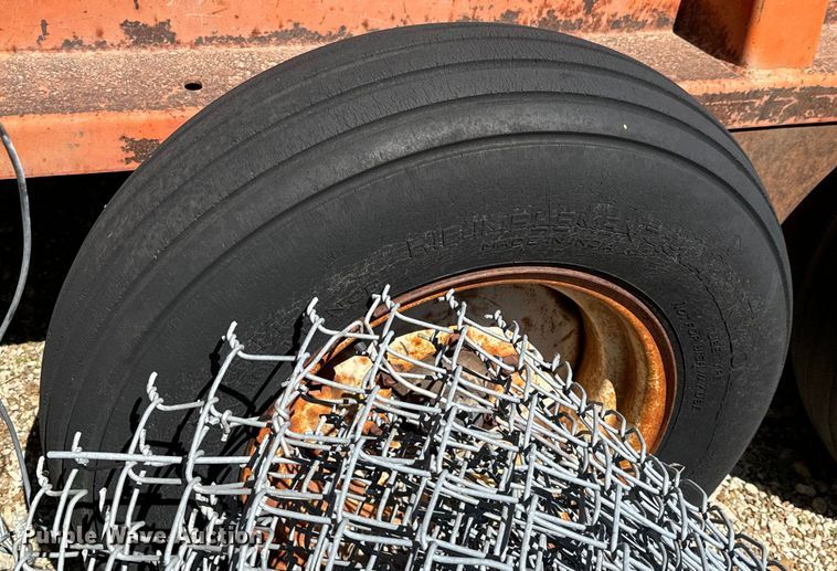 image for item NH9078 Du-Al 600 manure spreader