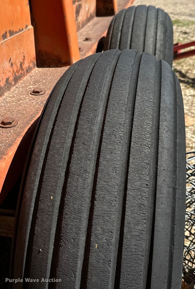 image for item NH9078 Du-Al 600 manure spreader