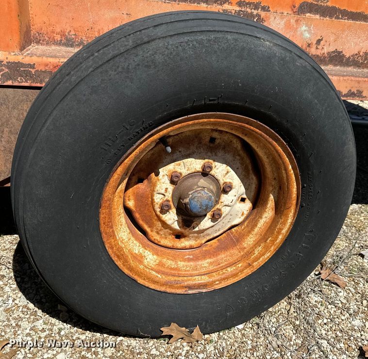 image for item NH9078 Du-Al 600 manure spreader