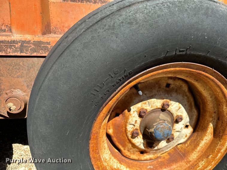 image for item NH9078 Du-Al 600 manure spreader