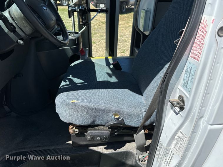 image for item NH9080 2008 Eldorado National Aerotech  shuttle bus