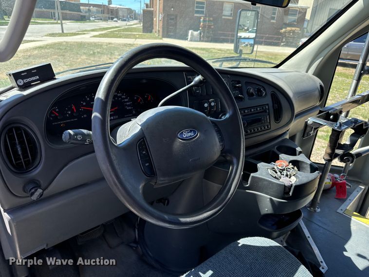 image for item NH9080 2008 Eldorado National Aerotech  shuttle bus