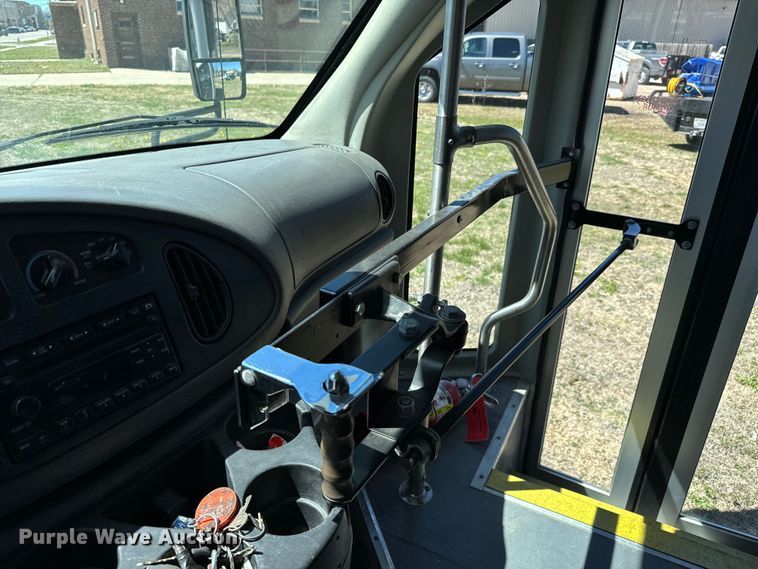 image for item NH9080 2008 Eldorado National Aerotech  shuttle bus