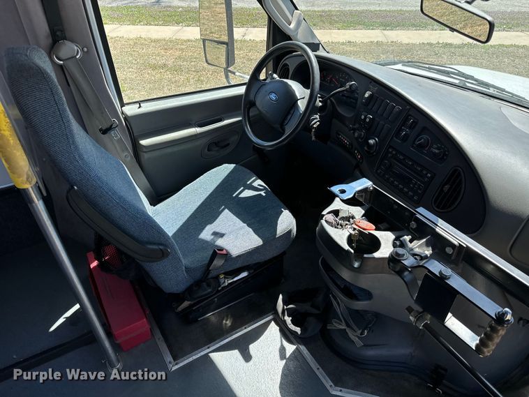 image for item NH9080 2008 Eldorado National Aerotech  shuttle bus