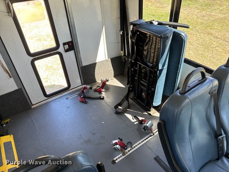 image for item NH9080 2008 Eldorado National Aerotech  shuttle bus